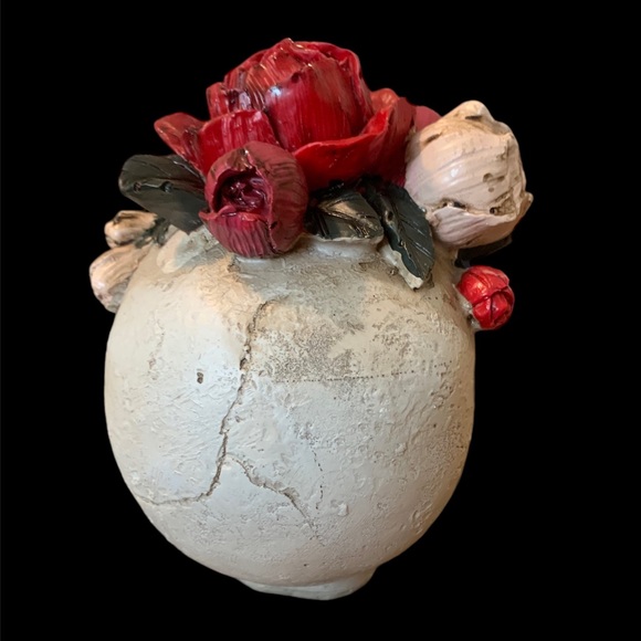Skull with Roses - Picture 6 of 9